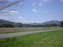 西和賀から望む山並みの景観